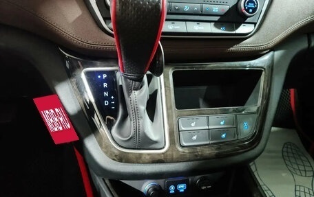 Hyundai Grand Starex Grand Starex I рестайлинг 2, 2018 год, 3 950 000 рублей, 13 фотография
