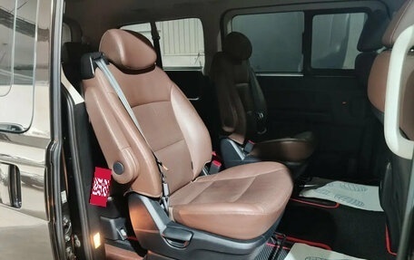 Hyundai Grand Starex Grand Starex I рестайлинг 2, 2018 год, 3 950 000 рублей, 16 фотография