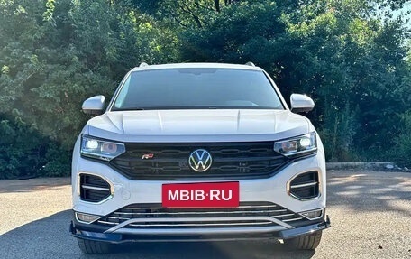 Volkswagen Touran III, 2022 год, 1 700 000 рублей, 2 фотография