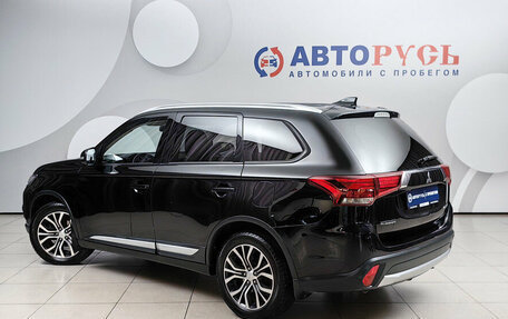 Mitsubishi Outlander III рестайлинг 3, 2018 год, 1 899 000 рублей, 2 фотография