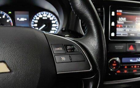 Mitsubishi Outlander III рестайлинг 3, 2018 год, 1 899 000 рублей, 20 фотография