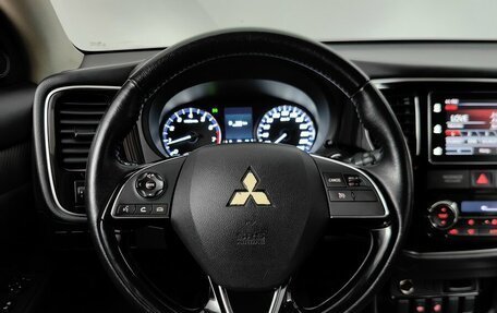 Mitsubishi Outlander III рестайлинг 3, 2018 год, 1 899 000 рублей, 11 фотография