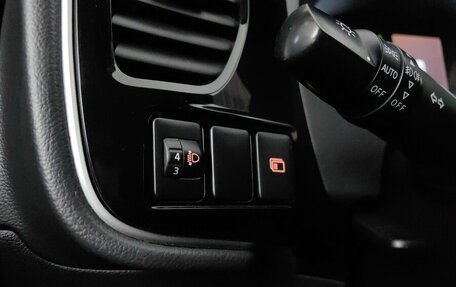 Mitsubishi Outlander III рестайлинг 3, 2018 год, 1 899 000 рублей, 23 фотография