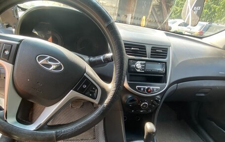Hyundai Solaris II рестайлинг, 2013 год, 475 000 рублей, 5 фотография