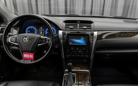 Toyota Camry, 2017 год, 2 400 000 рублей, 8 фотография