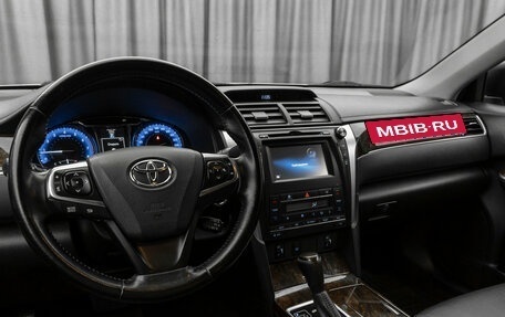 Toyota Camry, 2017 год, 2 400 000 рублей, 7 фотография