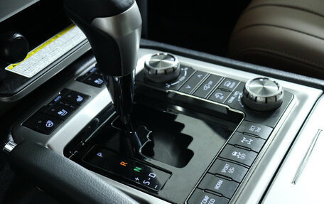 Toyota Land Cruiser 200, 2019 год, 9 900 000 рублей, 18 фотография