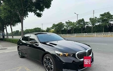 BMW 5 серия, 2026 год, 5 800 000 рублей, 2 фотография