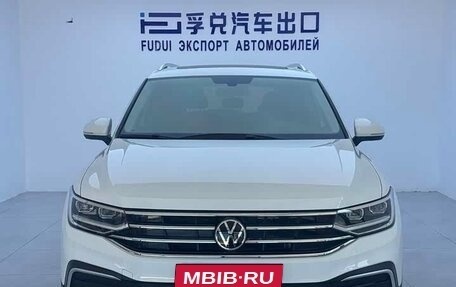 Volkswagen Tiguan II, 2023 год, 2 083 000 рублей, 2 фотография