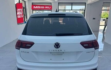 Volkswagen Tiguan II, 2023 год, 2 083 000 рублей, 5 фотография