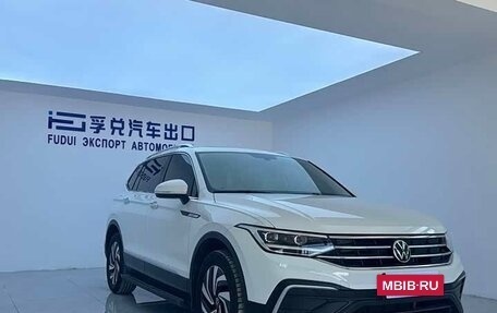 Volkswagen Tiguan II, 2023 год, 2 083 000 рублей, 3 фотография