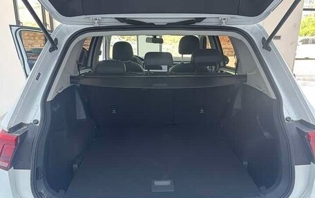 Volkswagen Tiguan II, 2023 год, 2 083 000 рублей, 13 фотография