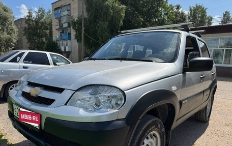Chevrolet Niva I рестайлинг, 2012 год, 470 000 рублей, 2 фотография