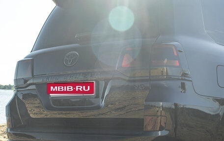 Toyota Land Cruiser 200, 2015 год, 4 999 000 рублей, 2 фотография