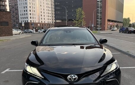 Toyota Camry, 2021 год, 3 650 000 рублей, 1 фотография