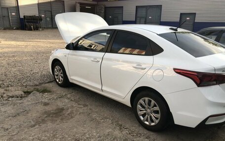 Hyundai Solaris II рестайлинг, 2017 год, 740 000 рублей, 2 фотография