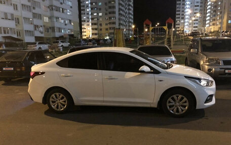 Hyundai Solaris II рестайлинг, 2017 год, 740 000 рублей, 3 фотография
