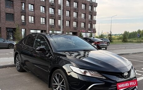 Toyota Camry, 2021 год, 3 650 000 рублей, 2 фотография