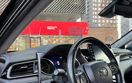 Toyota Camry, 2021 год, 3 650 000 рублей, 10 фотография
