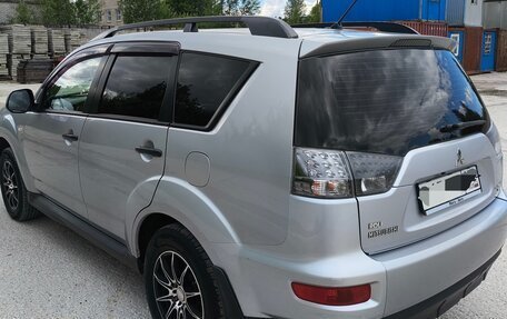 Mitsubishi Outlander III рестайлинг 3, 2010 год, 845 000 рублей, 4 фотография
