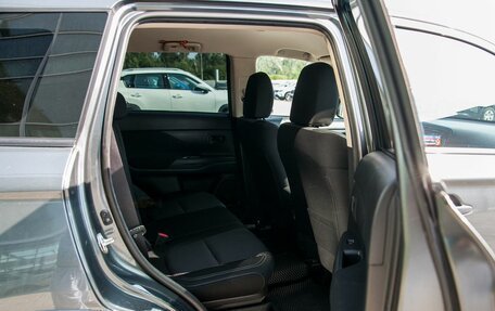 Mitsubishi Outlander III рестайлинг 3, 2018 год, 1 999 000 рублей, 13 фотография