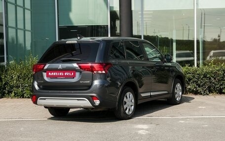 Mitsubishi Outlander III рестайлинг 3, 2018 год, 1 999 000 рублей, 2 фотография