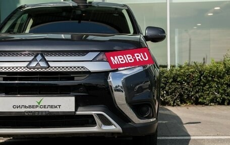 Mitsubishi Outlander III рестайлинг 3, 2018 год, 1 999 000 рублей, 10 фотография