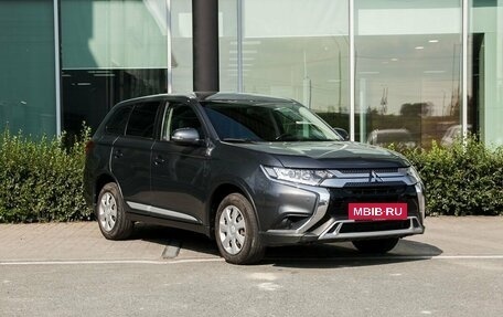 Mitsubishi Outlander III рестайлинг 3, 2018 год, 1 999 000 рублей, 5 фотография