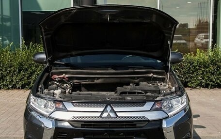Mitsubishi Outlander III рестайлинг 3, 2018 год, 1 999 000 рублей, 24 фотография