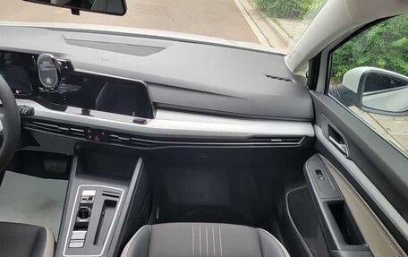 Volkswagen Golf VIII, 2023 год, 1 800 444 рублей, 14 фотография