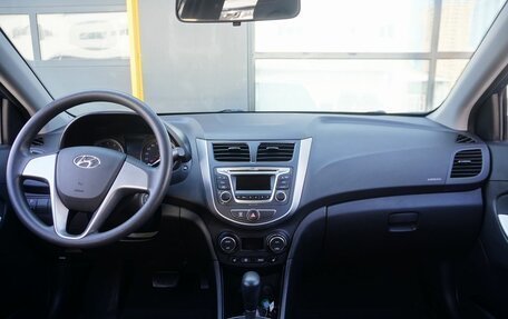Hyundai Solaris II рестайлинг, 2016 год, 978 000 рублей, 12 фотография
