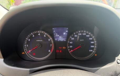 Hyundai Solaris II рестайлинг, 2011 год, 1 300 000 рублей, 12 фотография