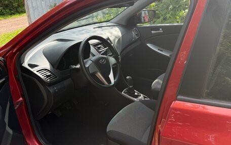 Hyundai Solaris II рестайлинг, 2011 год, 1 300 000 рублей, 10 фотография