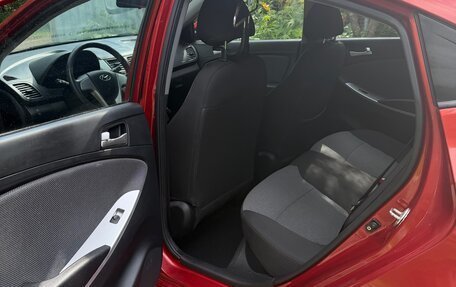 Hyundai Solaris II рестайлинг, 2011 год, 1 300 000 рублей, 13 фотография