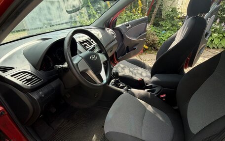 Hyundai Solaris II рестайлинг, 2011 год, 1 300 000 рублей, 15 фотография
