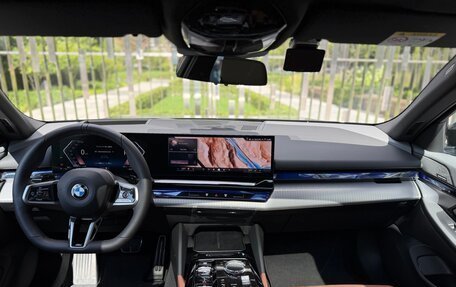 BMW 5 серия, 2025 год, 7 950 000 рублей, 19 фотография