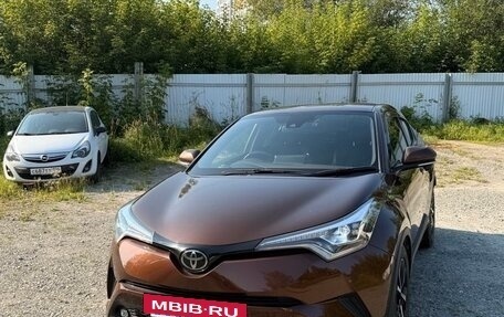 Toyota C-HR I рестайлинг, 2018 год, 1 980 000 рублей, 8 фотография