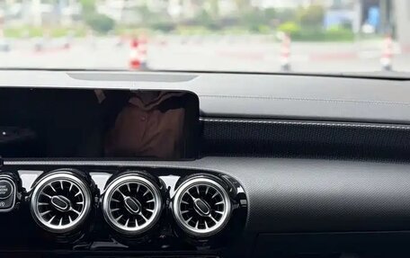 Mercedes-Benz A-Класс, 2022 год, 2 100 000 рублей, 11 фотография