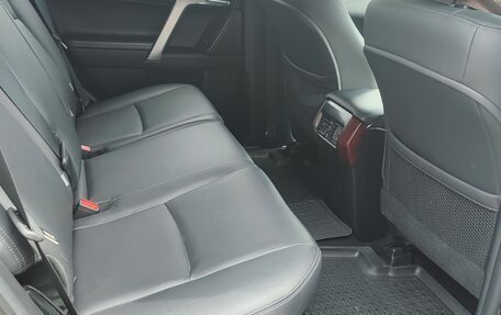 Toyota Land Cruiser Prado 150 рестайлинг 2, 2016 год, 2 990 000 рублей, 10 фотография