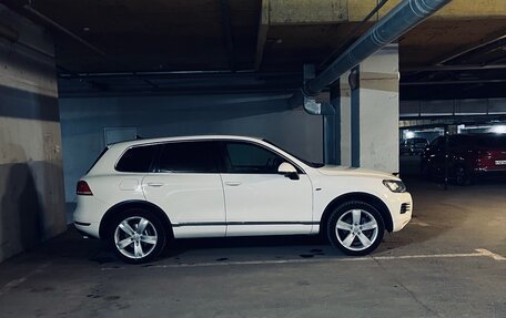 Volkswagen Touareg III, 2010 год, 2 000 000 рублей, 3 фотография