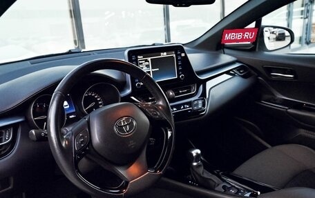 Toyota C-HR I рестайлинг, 2019 год, 2 659 000 рублей, 15 фотография