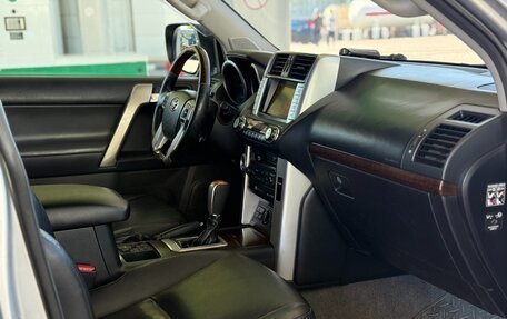 Toyota Land Cruiser Prado 150 рестайлинг 2, 2009 год, 1 980 000 рублей, 10 фотография