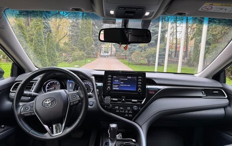 Toyota Camry, 2022 год, 2 810 000 рублей, 8 фотография