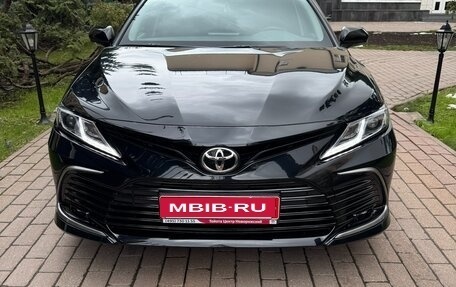 Toyota Camry, 2022 год, 2 810 000 рублей, 2 фотография