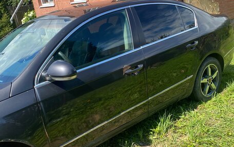 Volkswagen Passat B6, 2007 год, 649 000 рублей, 3 фотография