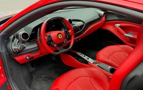 Ferrari F8, 2021 год, 30 000 000 рублей, 10 фотография