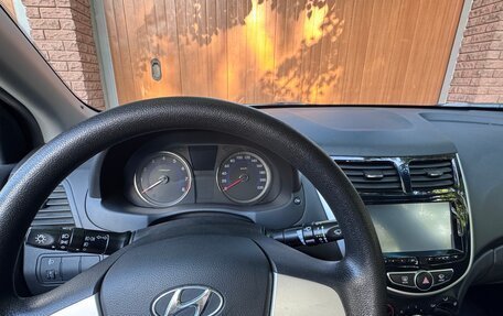 Hyundai Solaris II рестайлинг, 2011 год, 990 000 рублей, 7 фотография