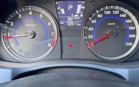 Hyundai Solaris II рестайлинг, 2011 год, 990 000 рублей, 5 фотография
