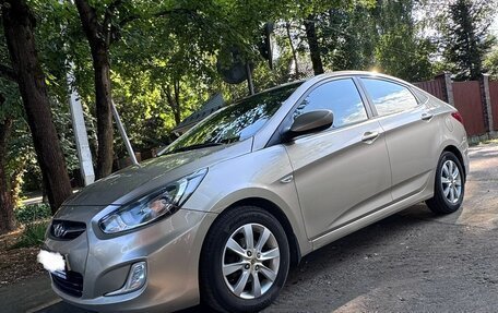 Hyundai Solaris II рестайлинг, 2011 год, 990 000 рублей, 2 фотография