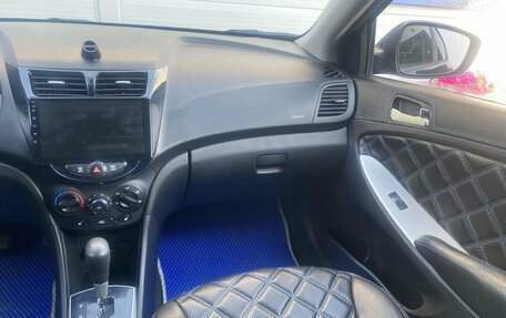Hyundai Solaris II рестайлинг, 2011 год, 726 000 рублей, 24 фотография